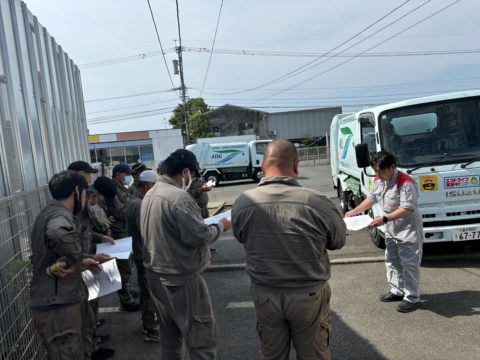 【久留米地域燃やせるごみ収集運搬業務研修③】車両の日常点検講習を行って頂きました